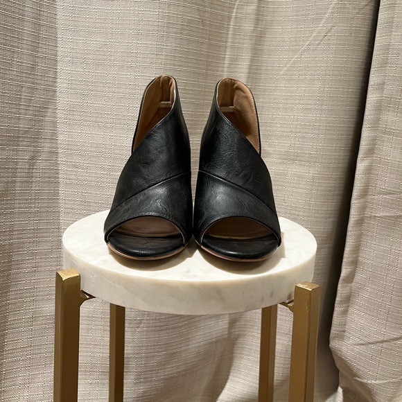 Black (faux) leather high heels, size 7.5 - never worn! - Picture 2 of 13